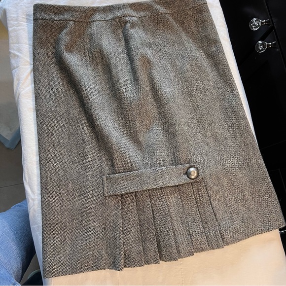 Tweed a_line skirt with ruffle’s. - Picture 6 of 8